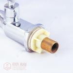 រ៉ូប៊ីនេឡាបូលាងមុខ