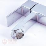 រ៉ូប៊ីនេឡាបូលាងមុខជ្រុង